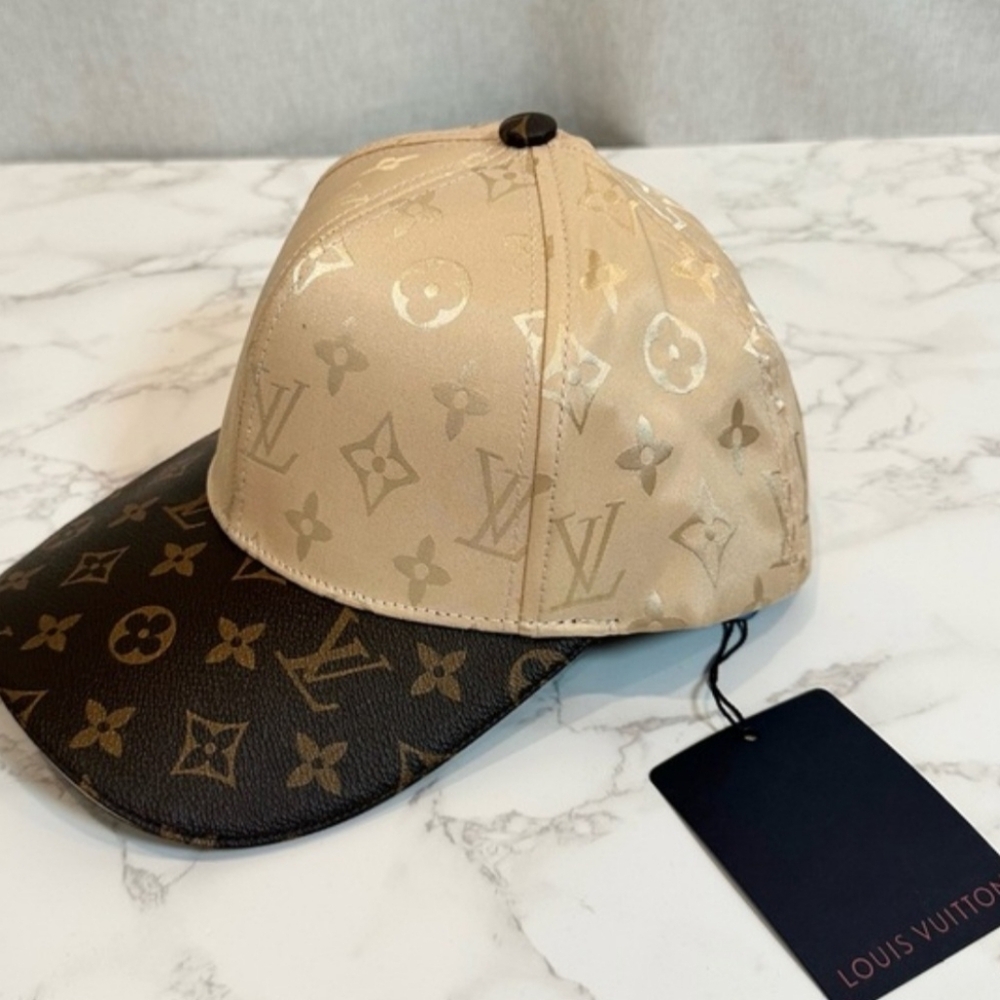 Louis Vuitton Beige and Black Monogram Cap NWT - Picture 4 of 6